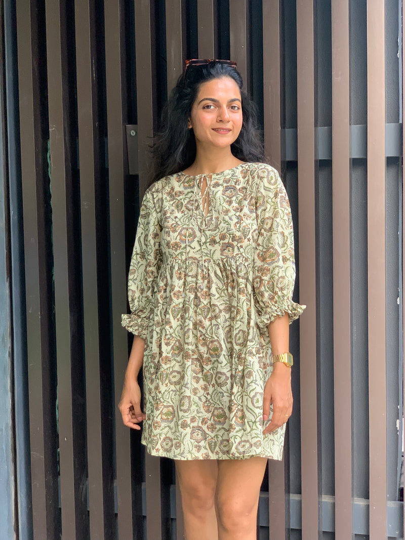 Floral Block Printed Cotton Gathered Short Dress 46" / Petite (5'1" and below) Floral Block Printed Cotton Gathered Short Dress 46" / Petite (5'1" and below)