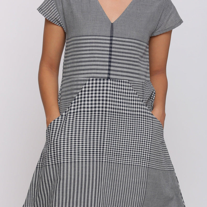 Black and White Checks Cotton Muslin V-Neck Short Dress