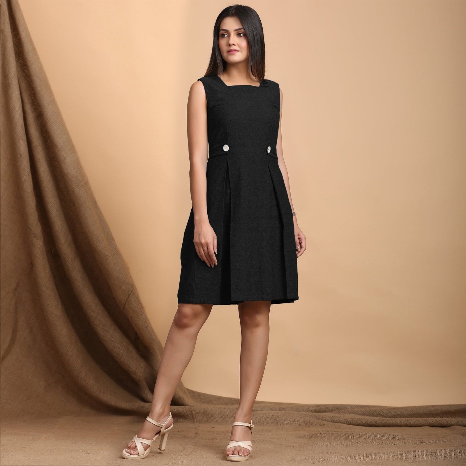 Black Cotton Flax Pleated Square Neck Short Sleeveless Dress 52