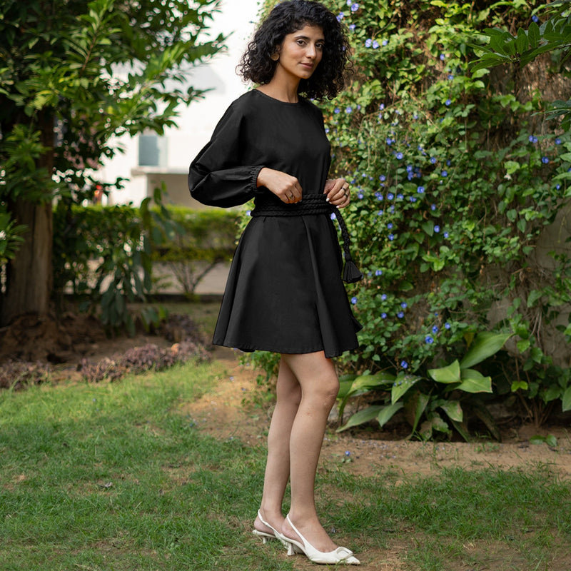 Buy Black Cotton Poplin Fit and Flare Balloon Sleeves Short Dress Online at SeamsFriendly Buy Black Cotton Poplin Fit and Flare Balloon Sleeves Short Dress Online at SeamsFriendly