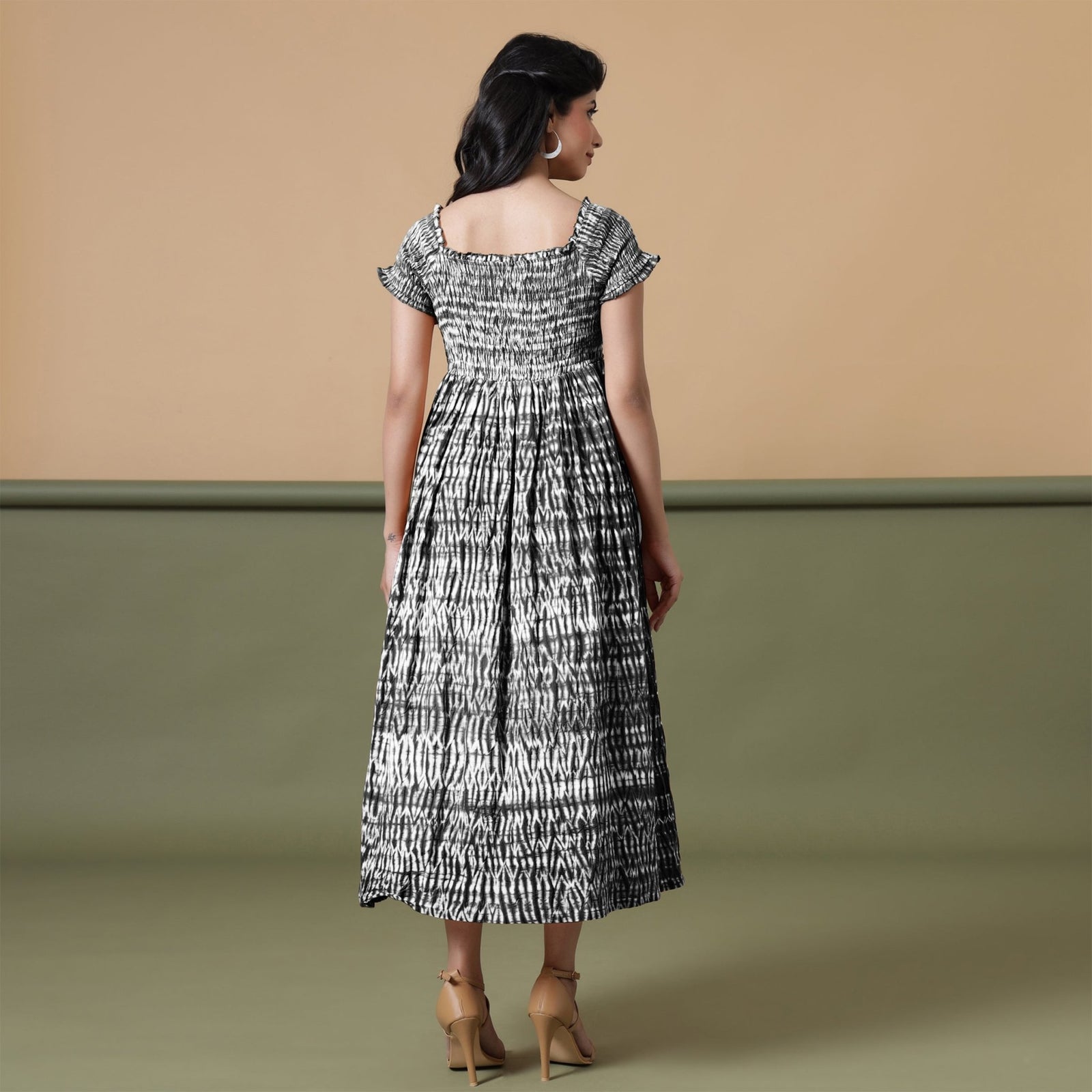 shibori tie back tiered cotton midi dress Black Shibori Tie-Dye Cotton Gathered Maxi Dress 58
