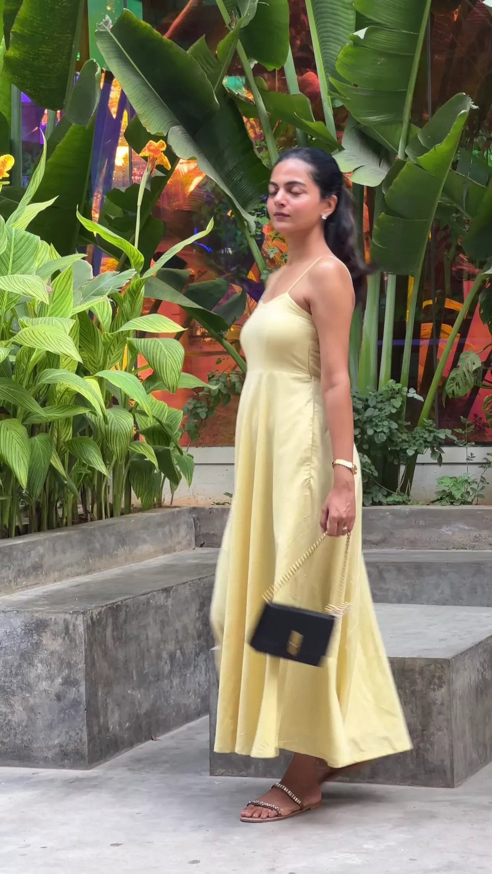 Yellow Dress.MOV Yellow Dress.MOV