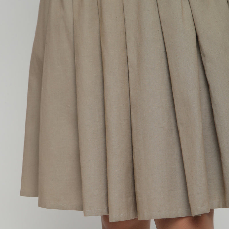 Close View of a Model wearing Basic Brown Cotton Flax Pleated Skirt